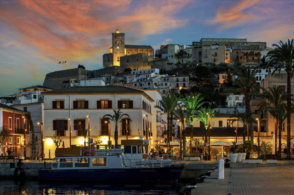 The Definitive Guide to Ibiza's Parties: Navigating the Peak and End of Summer Closings 3 Ibiza at night Privadia